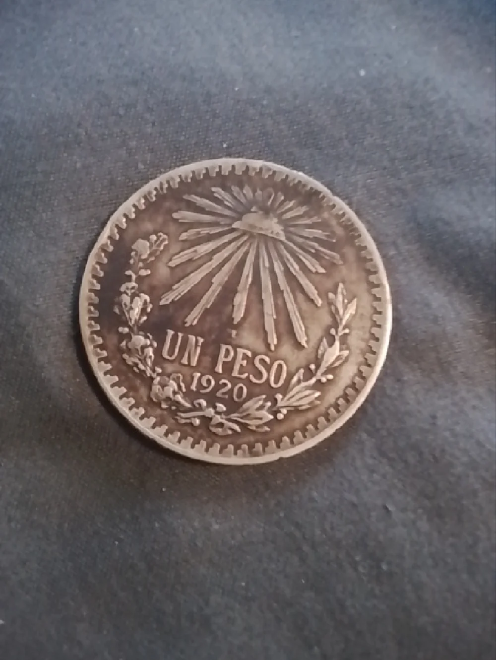 Vintage Un Peso 1920 Coin - Silver